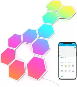 Decora El Hogar: Diseñe sus propios paneles luminosos hexagonales Govee Glide Hexa con la App. Cree una iluminación personalizada inspirada en las escenas de su sala de juegos, salón, dormitorio y decoraciones de pared. No está diseñado para iluminar. Sólo se utiliza para crear ambiente. Tecnología RGBIC: Cada borde tiene diferentes colores de luz para producir más efectos como el color sombreado con los paneles de pared LED. El diseño translúcido de la carcasa trasera puede brillar en la pared para decorar la habitación. Muestra Las Canciones: 6 tipos de modos de sincronización musical hacen que cada panel luminoso baile al ritmo. Convierte tus canciones, vídeos y juegos favoritos en una iluminación suave y crea un momento fantástico en una fiesta en casa. Ricos Efectos Animados: Elige entre escenas multicolores basadas en la naturaleza, las vacaciones. La aplicación Govee Home reconoce la posición de las luces hexagonales para que los efectos de arco iris fluyan por el diseño. Controles de Voz: Descubre una funcionalidad exhaustiva a través de la aplicación Govee Home, que incluye los modos Música y Escena, la programación y Alexa y Google Assitant, que te permiten controlar libremente los colores, el brillo y los efectos.