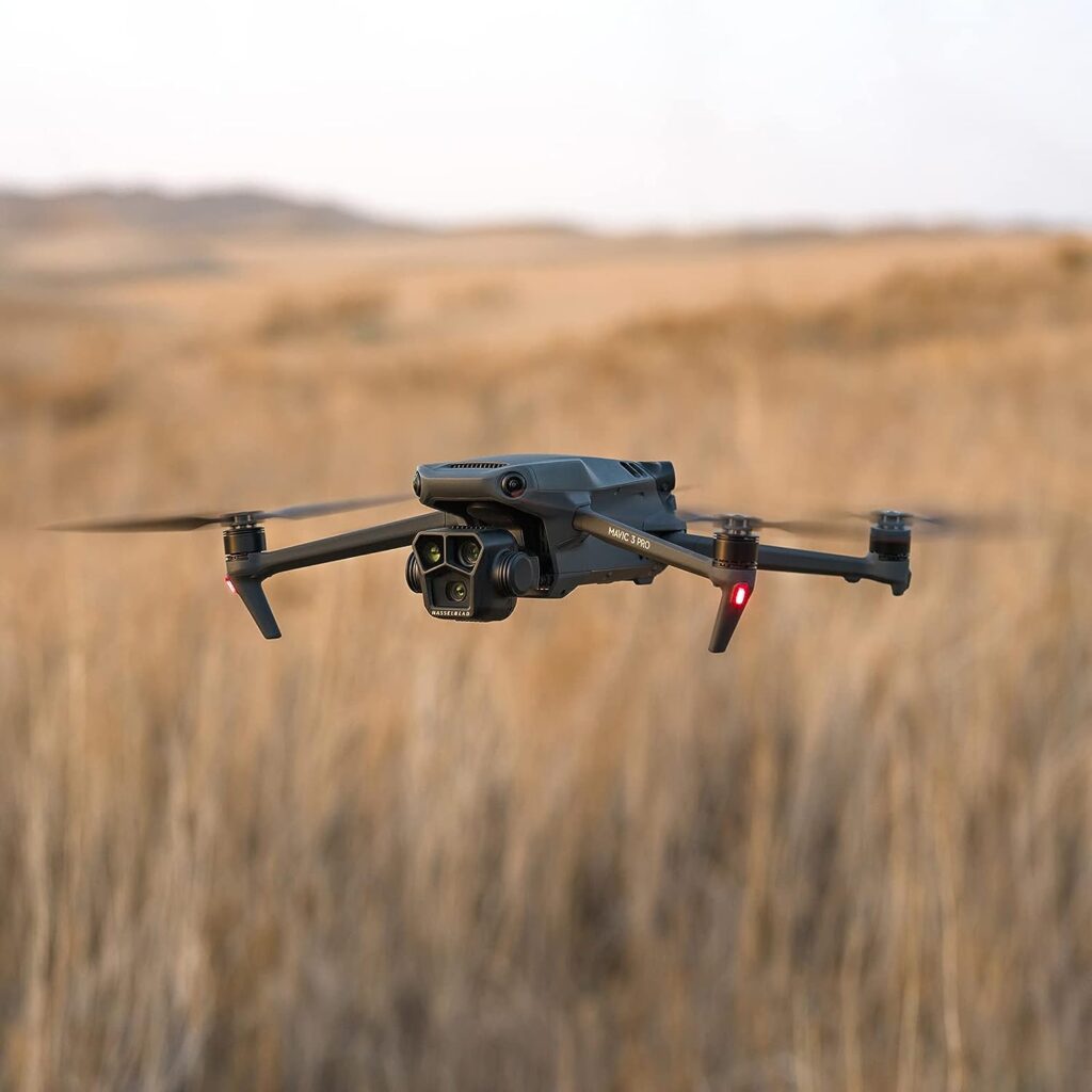 DJI - Pack Mavic 3 Pro Vuela Más con RC (control remoto con pantalla), dron insignia de tres cámaras con cámara Hasselblad con CMOS 4/3, transmisión de...