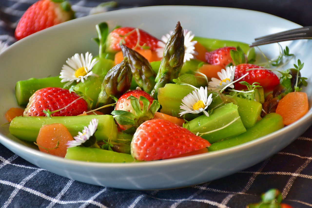 Ensalada de Espárragos y Fresas